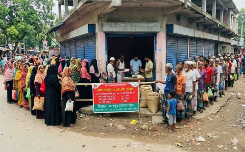 জনপ্রতিনিধি ও প্রশাসনের উদাসিনতায় বঞ্চিত নিম্ন আয়ের মানুষ  ফেনীতে ১৬ বছরেও বাড়েনি ওএমএস কেন্দ্র