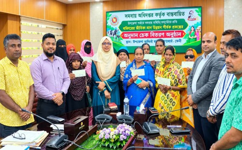 ফেনী সদর উপজেলা সমবায় বিভাগের উদ্যোগে  ১১ লাখ টাকা ঋণ পেলেন নারীরা