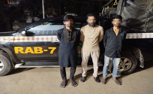 ফেনীতে দেশী বিদেশী মাদকদ্রব্যসহ গ্রেফতার-৩