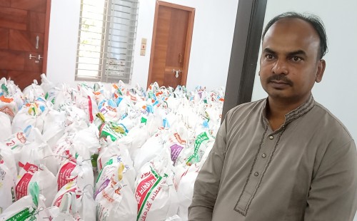 প্রবাসী বিএনপি'র নেতার ইফতার সামগ্রী পেলেন ৪ শতাধিক সুবিধা বঞ্চিত পরিবার