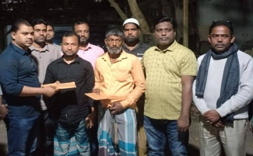 সোনাগাজীতে নিহত ২ নির্মাণ শ্রমিকের পরিবার কে বন ও পরিবেশ মন্ত্রীর আর্থিক সহায়তা