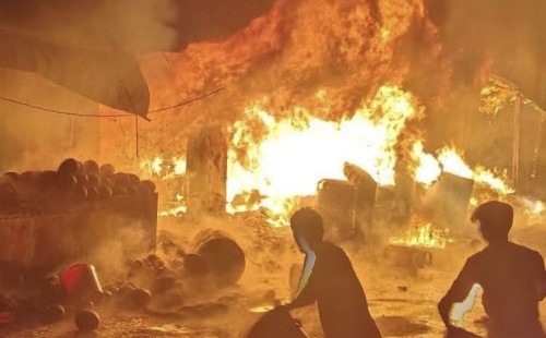 মিরসরাইয়ে আগুনে দুই পরিবারের সব কেড়ে নিল