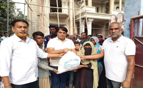 সোনাগাজীতে আনোয়ারা ফাউন্ডেশনের খাদ্য সামগ্রী বিতরণ