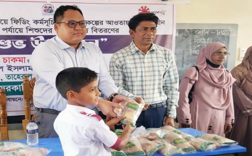 স্কুল ফিডিং কর্মসূচির উদ্বোধন  ১৩ হাজার শিশু শিক্ষার্থীর হাতে পুষ্টিকর টিফিন