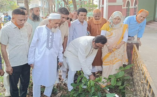 নবাগত প্রশাসক এমএ খালেকের উদ্যোগে জেলা পরিষদে পরিচ্ছন্নতা অভিযান শুরু