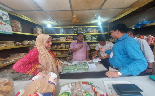 অস্বাস্থ্যকর পরিবেশে খাদ্য উৎপাদন ও সংরক্ষণ  ফেনীতে ৪ প্রতিষ্ঠানকে জরিমানা