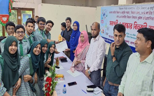 ফেনীতে বিজ্ঞান মেলার পুরষ্কার বিতরণ