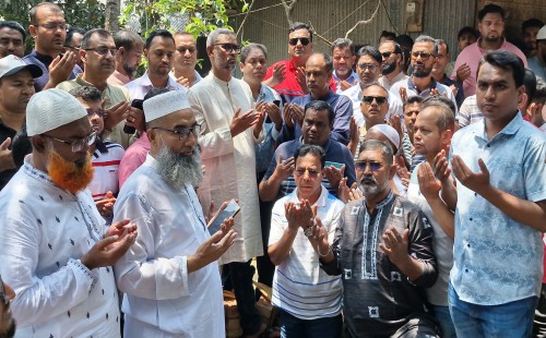 ফেনীতে প্রধানমন্ত্রীর ঘর উপহার পেলেন    নিহত যুবদল নেতার পরিবার