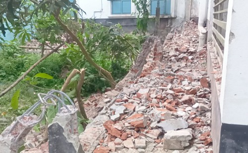 দাগনভূঞাতে জমির বিরোধকে কেন্দ্র করে   দেয়াল ভাঙচুর ও হুমকির অভিযোগ