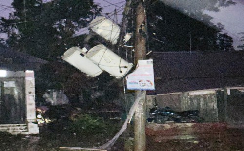 চৌদ্দগ্রামে কালবৈশাখীর তাণ্ডব   ভেঙ্গে পড়েছে বিদ্যুতের খুঁটি