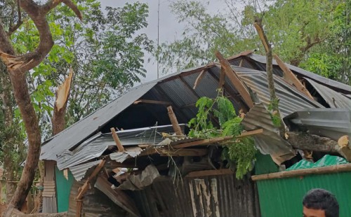 লণ্ডভণ্ড ঘরবাড়ি, বিদ্যুৎ ও ইন্টারনেট বিচ্ছিন্ন  পরশুরামে কালবৈশাখীর তাণ্ডব