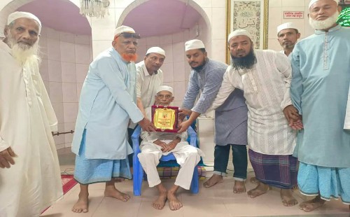 পোলমোগরা মসজিদে ৬০ বছর ইমামতী অবসরে সংবর্ধনা