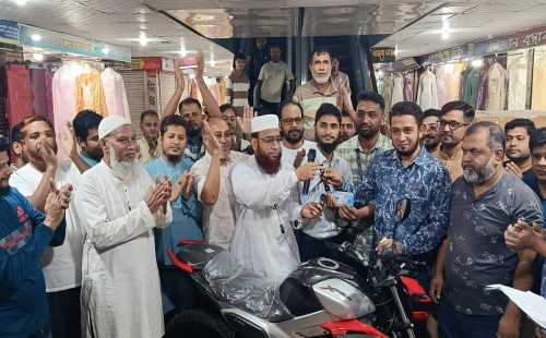 এফ রহমান এসি মার্কেটে র‌্যাফেল ড্র’র   প্রথম বিজয়ী পেল মোটরসাইকেল