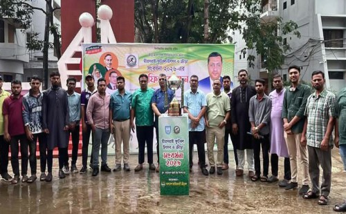 মিরসরাইয়ে ফুটবল উৎসব  ক্রীড়া সংবর্ধনার ট্রফি উন্মোচন