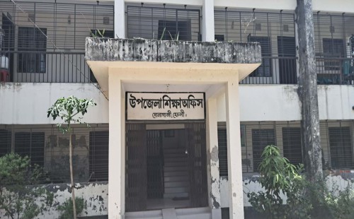জনবলের অভাবে দাপ্তরিক কাজেও স্থবিরতা  সোনাগাজীতে শিক্ষক সংকটে ব্যাহত প্রাথমিক শিক্ষা কার্যক্রম