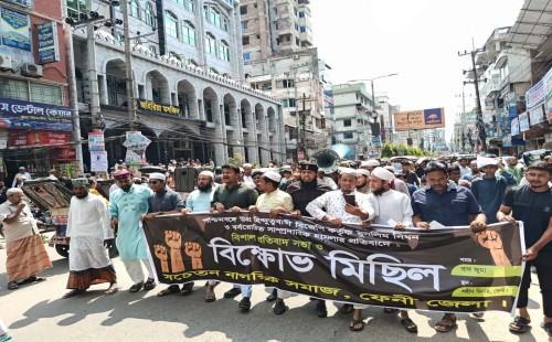 পশ্চিমবঙ্গে সাম্প্রদায়িক হামলার প্রতিবাদে ফেনীতে বিক্ষোভ মিছিল