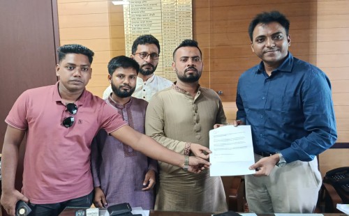 জুলাই যোদ্ধা কারিনা কায়সারের মৃত্যু নিয়ে  ফেনীতে আওয়ামী পন্থী আইনজীবী শহীদ উল্যার কুরুচিপূর্ণ মন্তব্য, শাস্তি দাবিতে স্মারকলিপি প্রদান