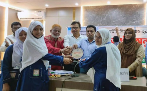 দুর্নীতিবিরোধী বক্তব্যে পুরস্কার পেল ৩০ বিতার্কিক