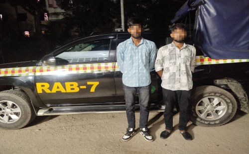 ফেনীতে বাসযাত্রীর কাপড়ের ব্যাগ থেকে ৫০ কেজি গাঁজা উদ্ধার  ২ মাদক কারবারী গ্রেপ্তার