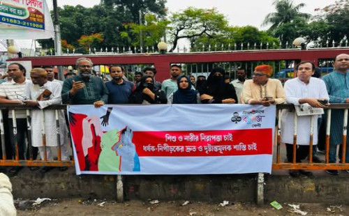 ধর্ষক, নির্যাতনকারীদের দৃষ্টান্তমূলক শাস্তিরদাবীতে  ফেনীতে বন্ধুসভার মানববন্ধন