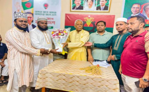 ফেনী-২ আসনের সংসদ সদস্য অধ্যাপক জয়নাল আবেদীনের সঙ্গে তাযকিয়াতুল উম্মাহ মডেল মাদ্রাসার সৌজন্য সাক্ষাৎ