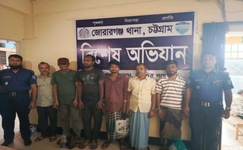 মিরসরাইয়ে মাদক কারবারি ও পরোয়ানাভুক্ত আসামিসহ গ্রেফতার ৬