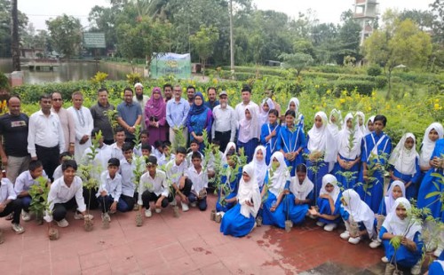 ফেনীতে বৃক্ষরোপণ কর্মসূচির উদ্বোধন  ২৫ হাজার চারা রোপণ করা হবে