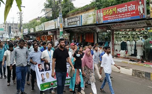 শিবির নেতার গুম ও ধর্ষণের ‘নাটক’ অভিযোগের প্রতিবাদে ফেনী সরকারি কলেজ ছাত্রদলের বিক্ষোভ