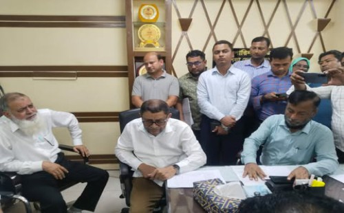 নোয়াখালী জেনারেল হাসপাতালে আকস্মিক পরিদর্শন তত্ত্বাবধায়ক ক্লোজড, সিভিল সার্জনকে অতিরিক্ত দায়িত্ব