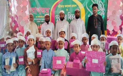 পরশুরামে সত্যনগর মাদরাসার পুরস্কার বিতরণ