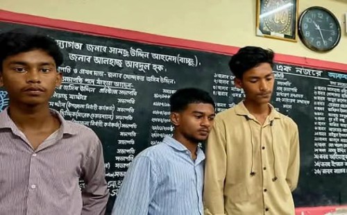 স্কুলে ঢ়ুকে প্রেমের প্রস্তাব দেয়ায় থানায় ৩ তরুণ