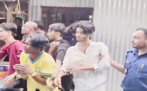 ফেনীতে নিষিদ্ধ আ.লীগের ব্যানারে সকালে মিছিল,   বিকেলে ৪ জন আটক