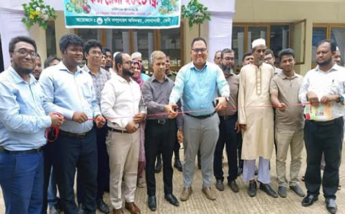 সোনাগাজীতে দিনব্যাপী ফল মেলা অনুষ্ঠিত