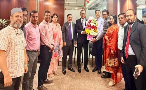 স্ট্যার্ন্ডাড ইসলামী ব্যাংকের এমডি   রিয়াদকে ব্যাংকার্স সোসাইটি’র সংবর্ধনা