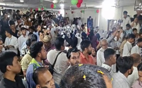 কোম্পানীগঞ্জে শিক্ষামন্ত্রীর অনুষ্ঠানে বিশৃঙ্খলা   প্রবেশে বাধার মুখে ইউএনও; শিক্ষক-শিক্ষার্থী