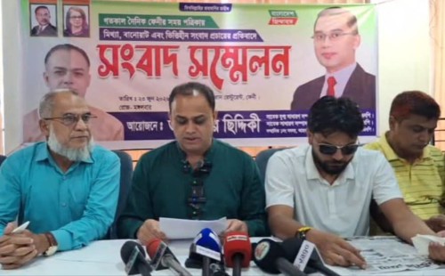 ফেনীতে ব্যক্তিগত সংবাদ সম্মেলনে প্রধানমন্ত্রীর ছবি ব্যবহার!    সাংবাদিকদের প্রশ্নের মুখে সটকে বাঁচলেন বালুকান্ডে অভিযুক্ত আলমগীর সিদ্দিকী