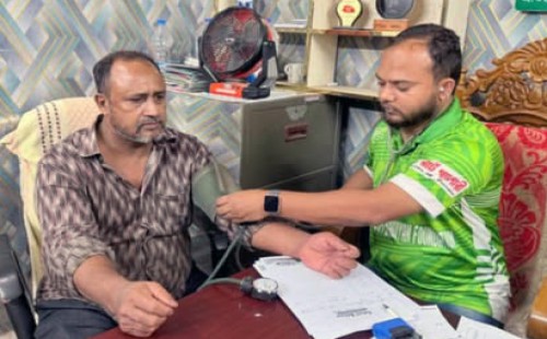 ফেনীতে ফারাজ হোসেন ফাউন্ডেশনের চিকিৎসা পেলেন ৩শ মানুষ