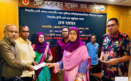সড়ক দুর্ঘটনায় নিহত পরিবারের মাঝে  বিআরটিএ ট্রাস্টি বোর্ডের ১ কোটি ৯ লাখ টাকার আর্থিক সহায়তার চেক বিতরণ