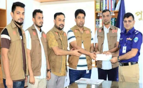 মাদক কারবারিকে গ্রেপ্তার করায়   নোয়াখালীর ডিবি পুলিশ পুরস্কৃত
