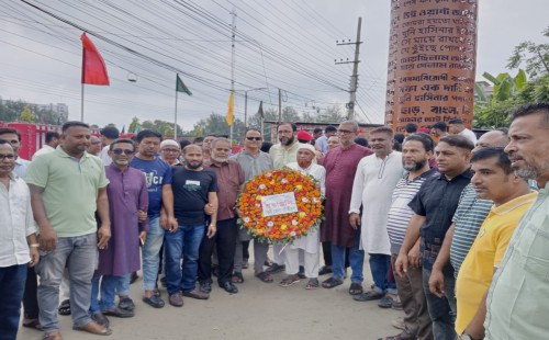ফেনীতে জুলাই শহীদ স্মৃতিস্তম্ভে পুষ্পস্তবক অর্পণ ও শ্রদ্ধা নিবেদন করলেন তাঁতিদল