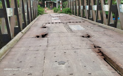 মাতভূঞায় বেইলি ব্রিজের পাটাতন অকেজো   যান চলাচল বন্ধ-জনদুর্ভোগ ও ভোগান্তি