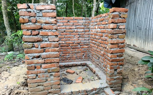 পরশুরামে দরিদ্রদের ল্যট্রিন নির্মাণেও অনিয়ম দুর্নীতির অভিযোগ!
