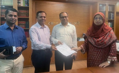ফেনীতে সাপের কামড় ও জলাতঙ্ক প্রতিষেধক ভ্যাকসিন অনুদান দিল জেলা প্রশাসন