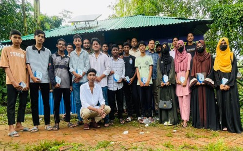 শেখজী পাড়া যুব সংঘের উদ্যোগে কৃতি শিক্ষার্থীদের সংবর্ধনা